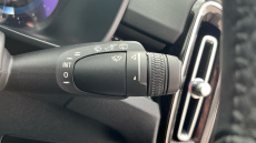 Volvo XC40 2.0 B4P Ultimate Dark 5dr Auto Petrol Estate